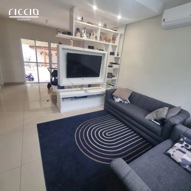 Casa no Urbanova com 3 Dormitórios, sendo 1 suite com closet