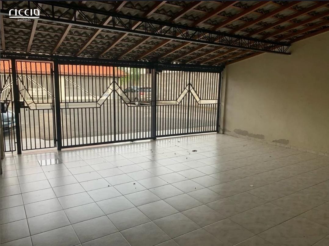 Casa com 4 dormtórios , sendo 1 suite no Bairro do Bosque dos Ipês