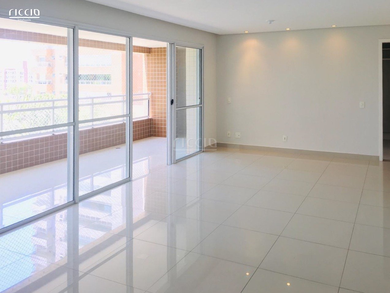 Luxuoso Apartamento à Venda em Vila Ema, SP - Edifício Grand Club Vila Ema 147 m², 3 Suítes 2 Vagas, hobby box - Vista Linda do clube.