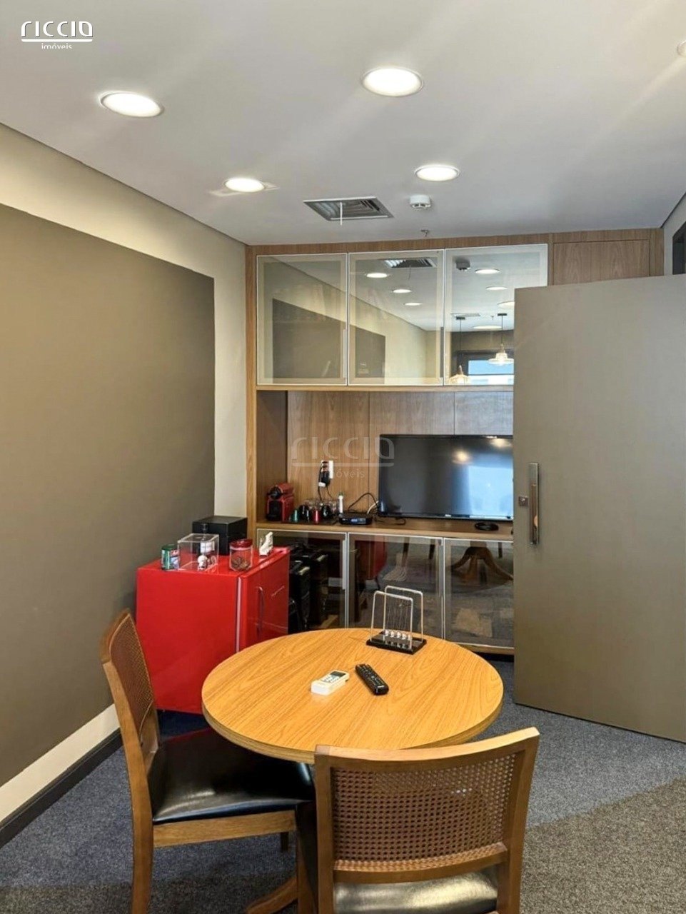 Sala / Conjunto à venda no Jardim Aquarius — ambiente interno