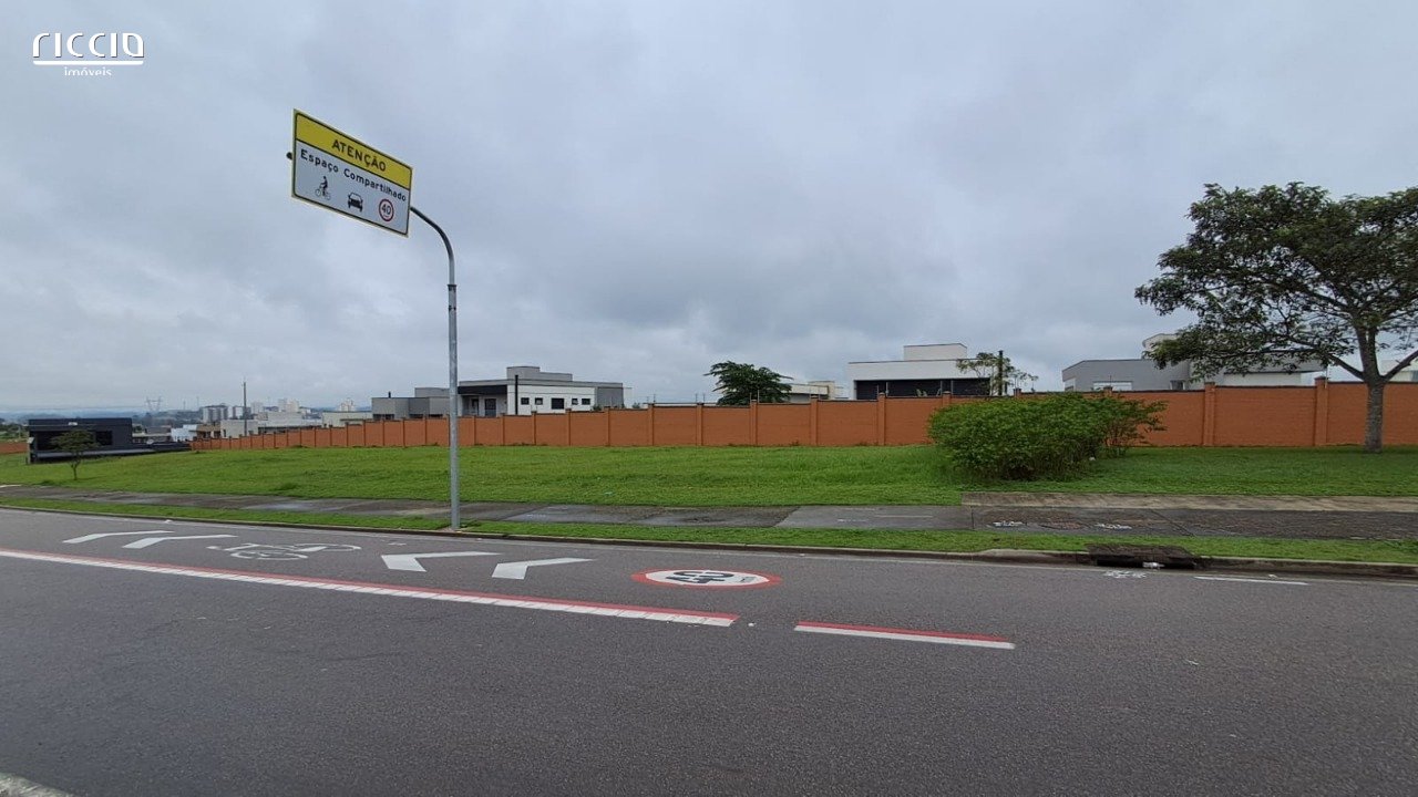 Terreno Comercial com 536m² no Alphaville