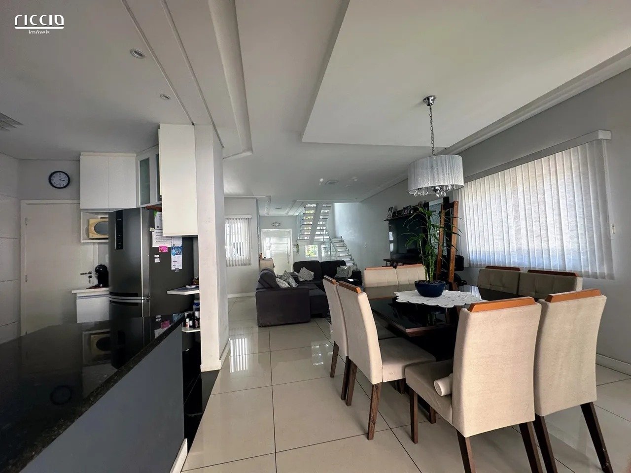 Casa em Condomínio à venda no Parque Califórnia — ambiente interno