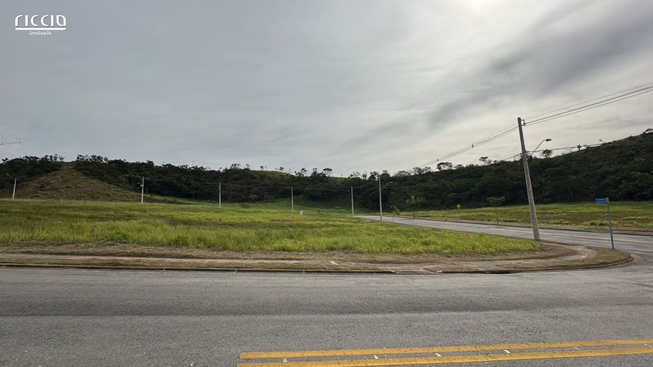 Terreno à venda com 1071,94m² no Condomínio Recanto Baronesa em São José dos Campos.