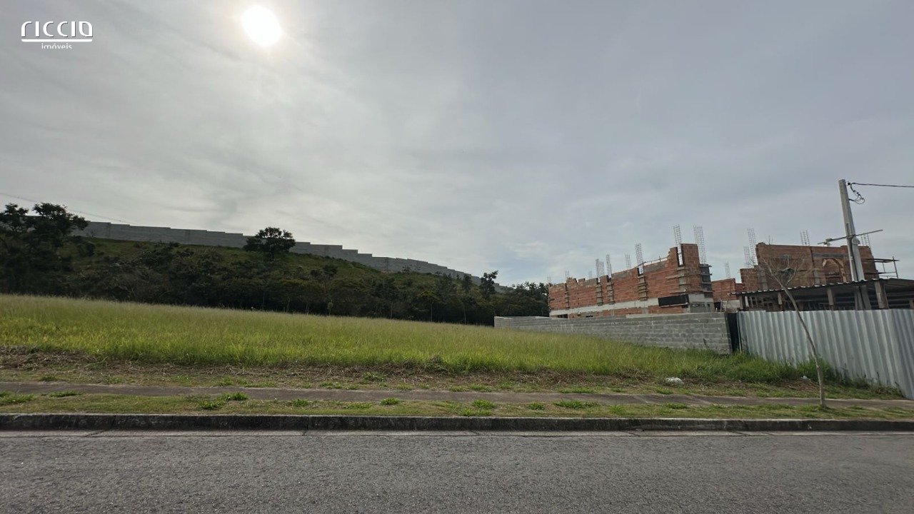 Terreno à venda no Condomínio Recanto da Baronesa com 750,14m2, Zona Sul de São José dos Campos