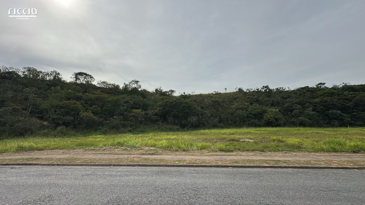 Terreno de 778,85 m² á venda no Condomínio Recanto da Baronesa em São José dos Campos