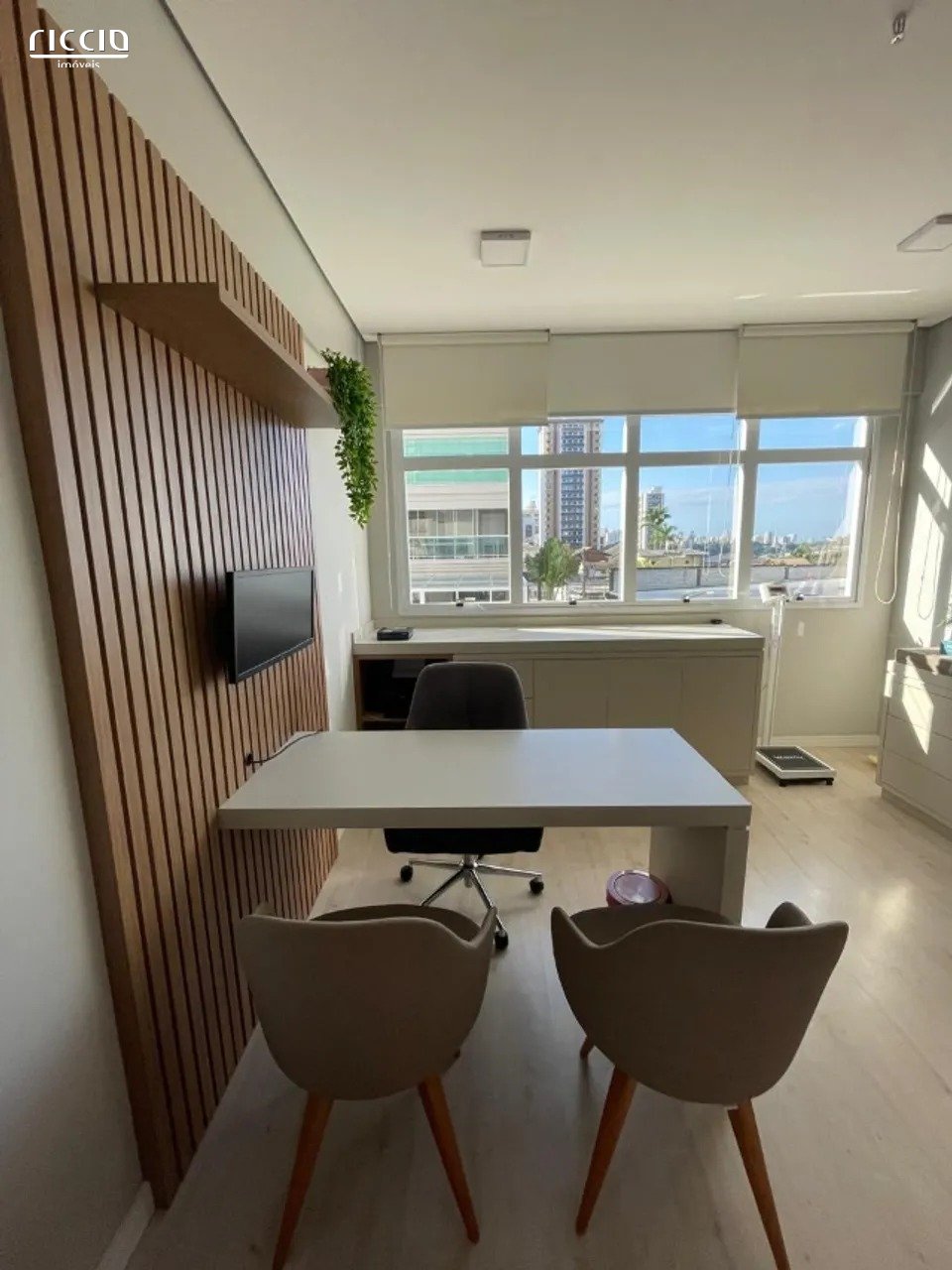 Sala / Conjunto à venda no Jardim Aquarius — ambiente interno
