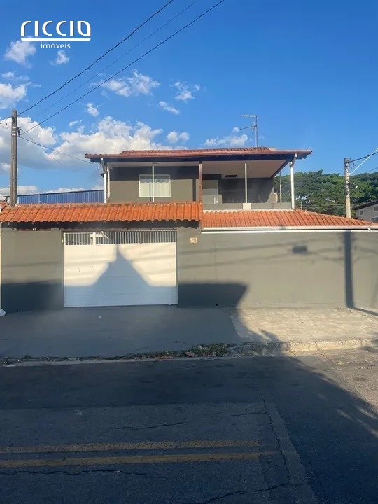 Sobrado de Esquina Recém-Reformado no Jardim Morumbi - São José dos Campos