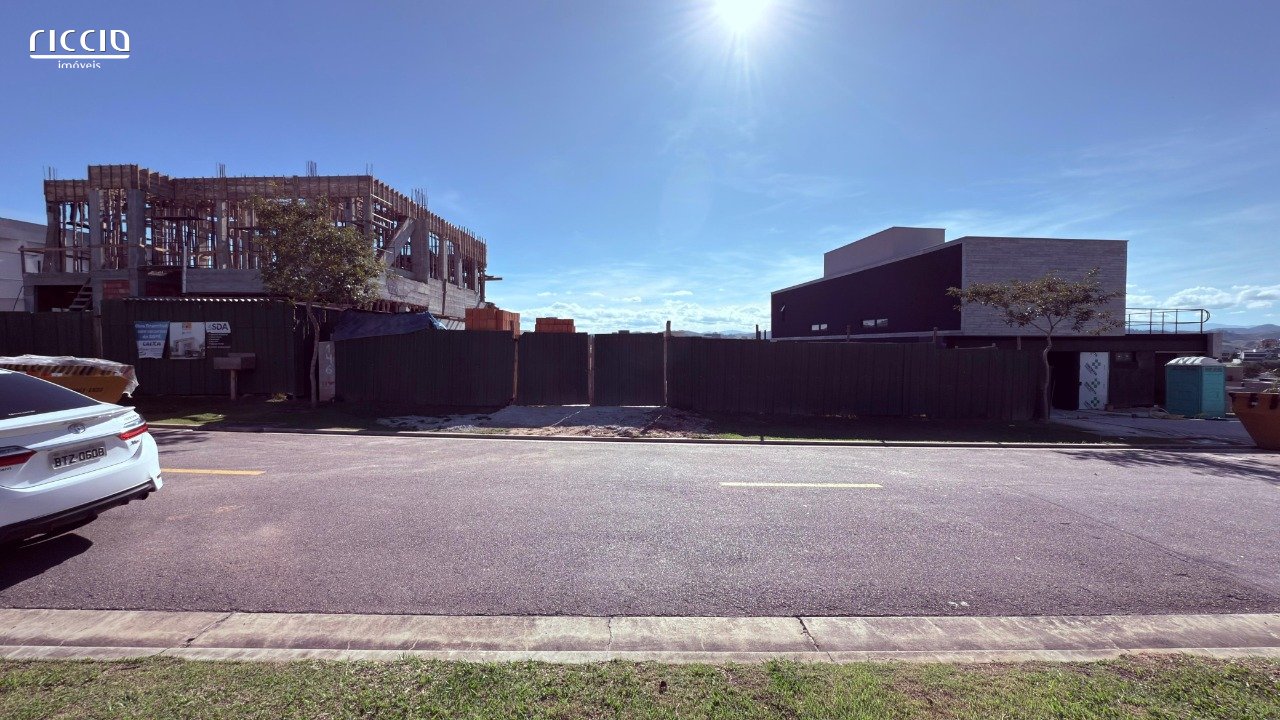 Excelente terreno à venda de 532,00 m² ( + de 19 m Testada) Quadra E1 em Declive - Vista para as Montanhas! Condomínio Alphaville 1 Urbanova - SJC/SP