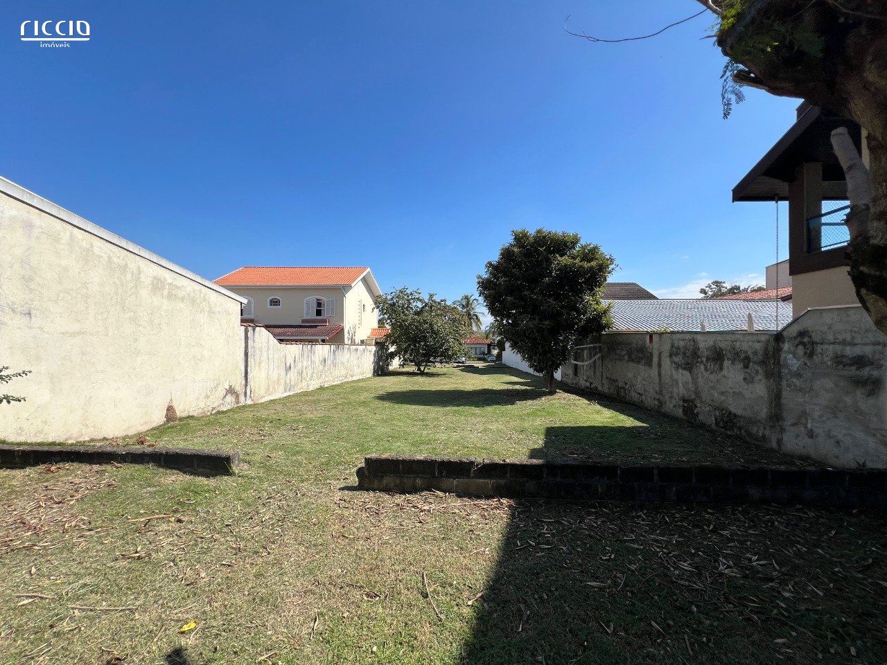 Terreno à venda no Jardim das Colinas — ambiente interno