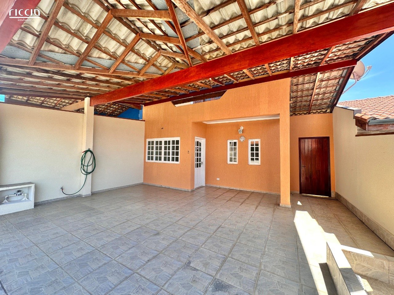 Casa em Condomínio à venda no Jardim Uirá — ambiente interno