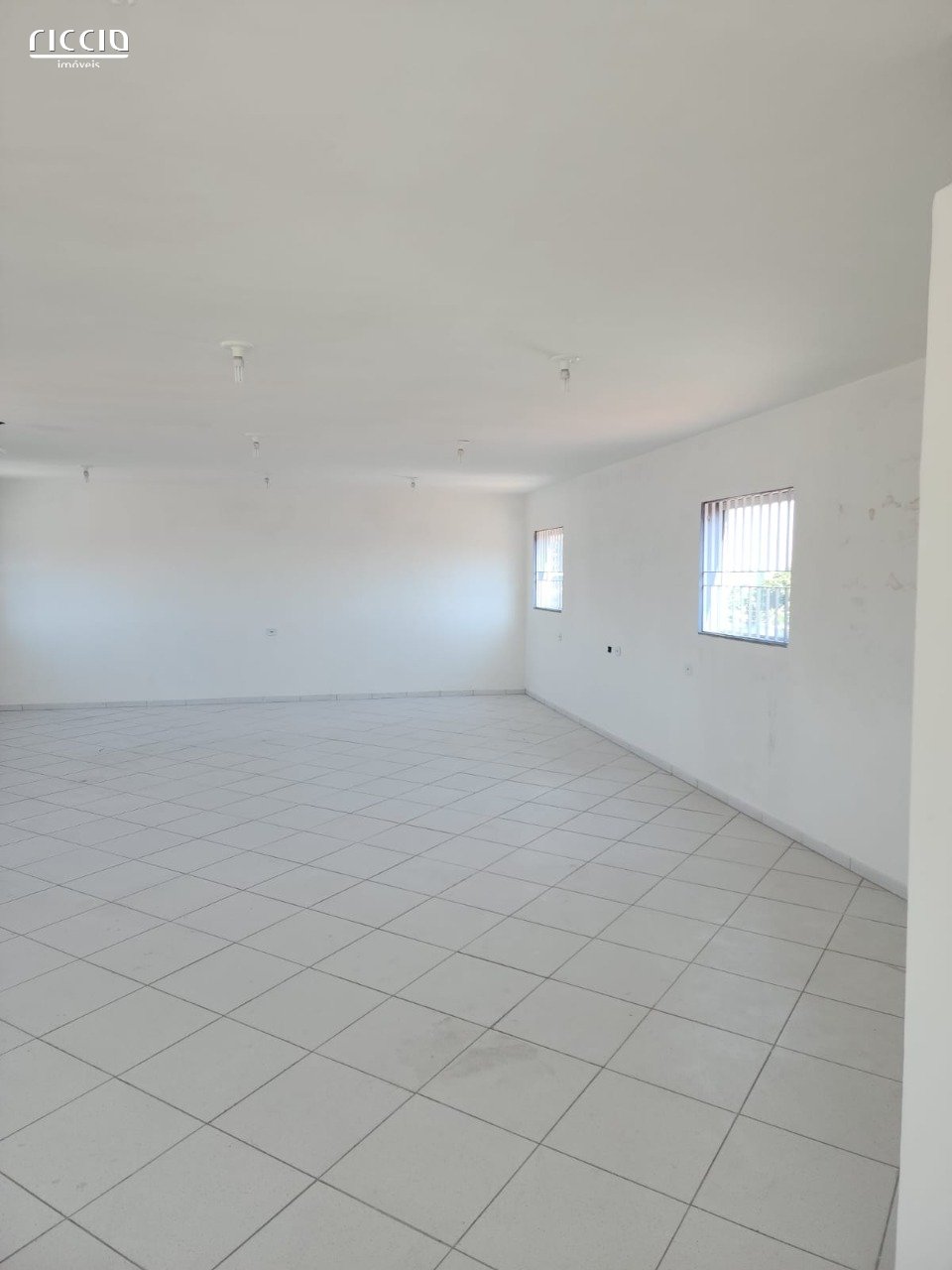 Predio Comercial à venda no Jardim Satélite — detalhe do imóvel