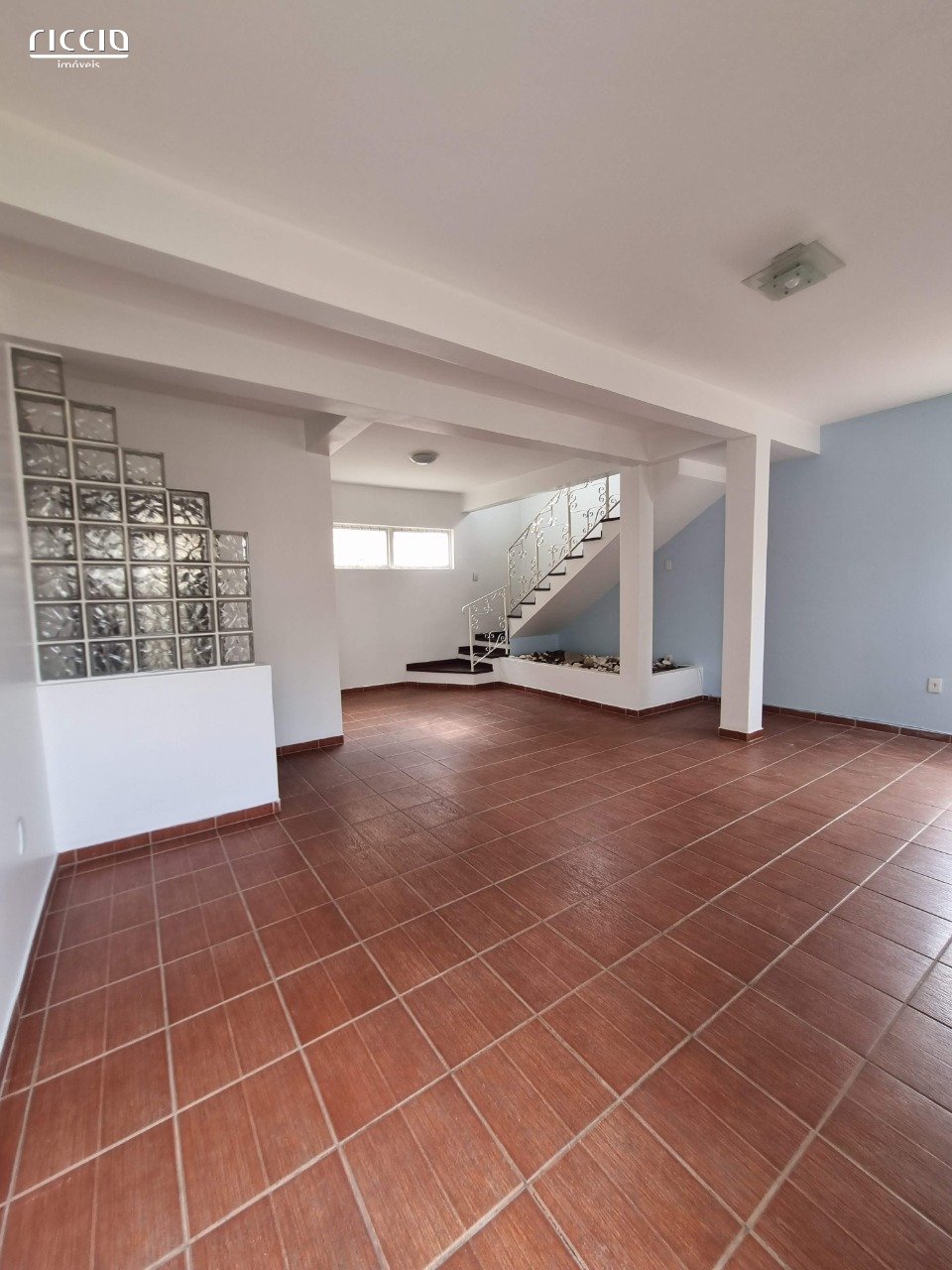 Lindo Sobrado com 3 dormitórios no Jardim Colorado em São José dos Campos