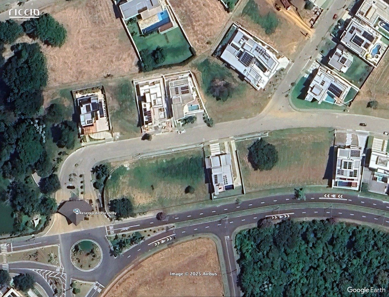 Terreno á venda com vista dos fundos para área de preservação - Condomínio Reserva do Paratehy - Quadra J - 714,55 m²