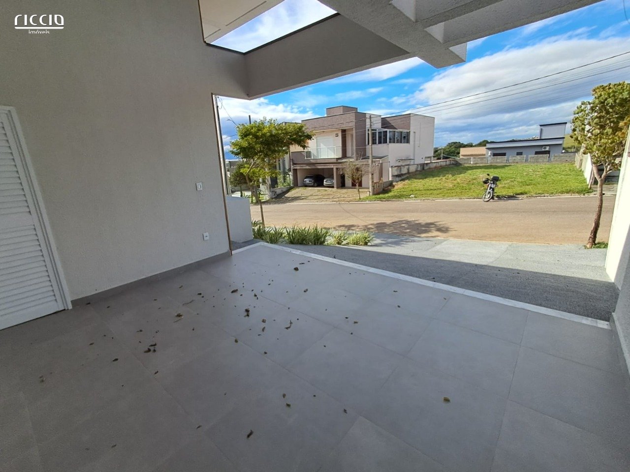 Casa em Condomínio à venda no Residencial Terras do Vale — ambiente interno
