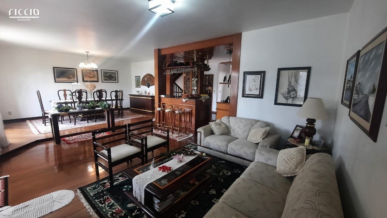 Casa em Condomínio à venda no Jardim das Colinas — ambiente interno