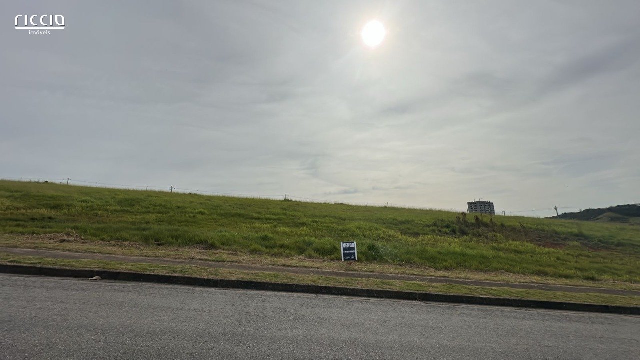 Terreno à venda no Recanto da Baronesa em São José dos Campos com 790m²