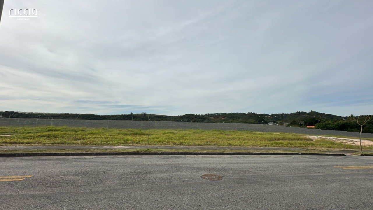 Terreno de 810,64 m² á venda no Condomínio Recanto da Baronesa em São José dos Campos