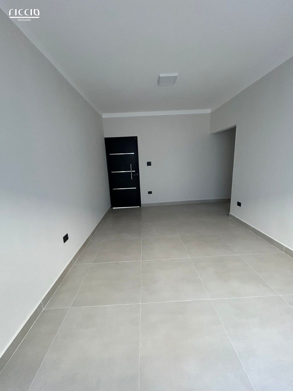 Casa Residencial/Comercial em avenida na Primeira Quadra do Bosque dos Eucaliptos!
