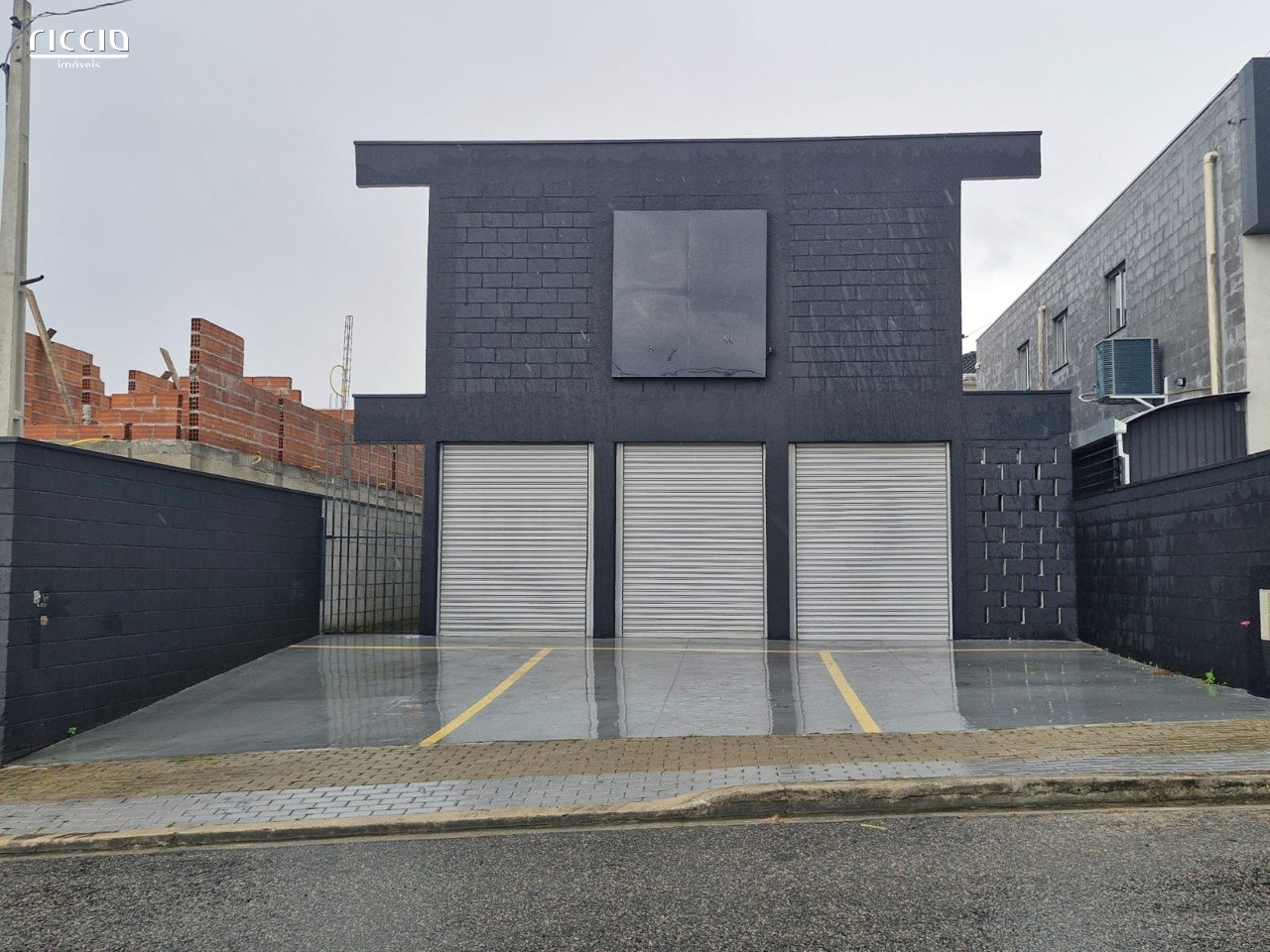 Galpão comercial a venda em bairro nobre Urbanova Sjc