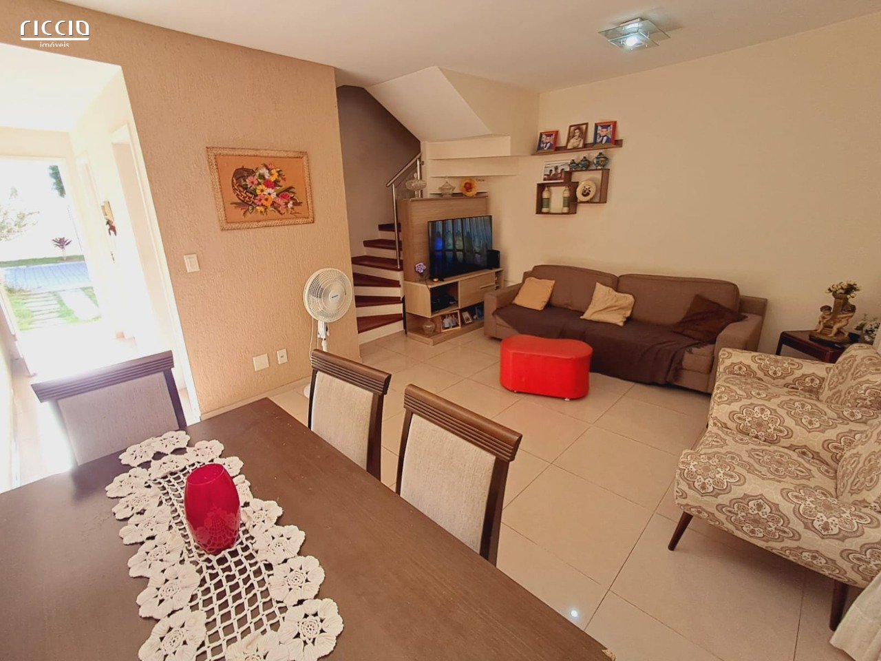 Casa em Condomínio à venda no Jardim Santa Maria — ambiente interno