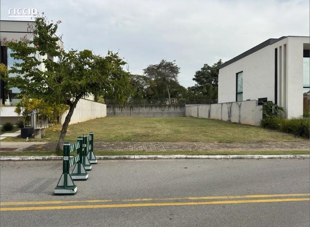 Terreno à venda no Jardim do Golfe 2