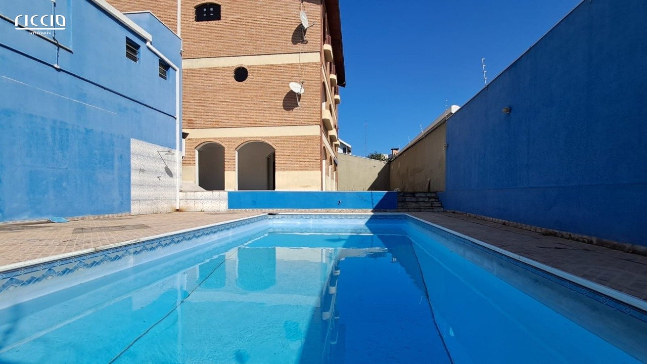 Casa com terreno de 600m² - ampla área de lazer