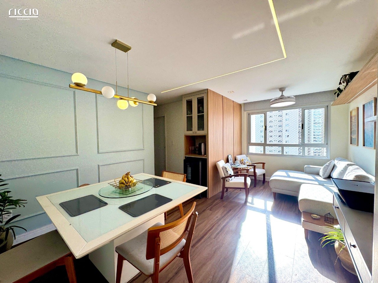 Apartamento no bairro Jardim das Colinas em São José dos Campos