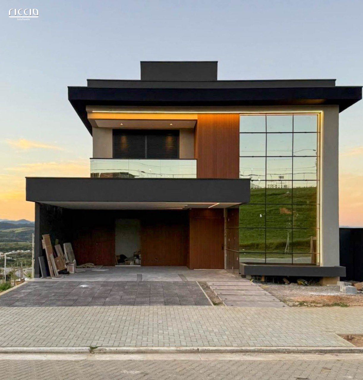 Casa / Sobrado à venda no Cond. Terras Alpha Urbanova - 4 SUÍTES 364 m2 de Construção - Avalia Permuta e Parcelamento Direto.