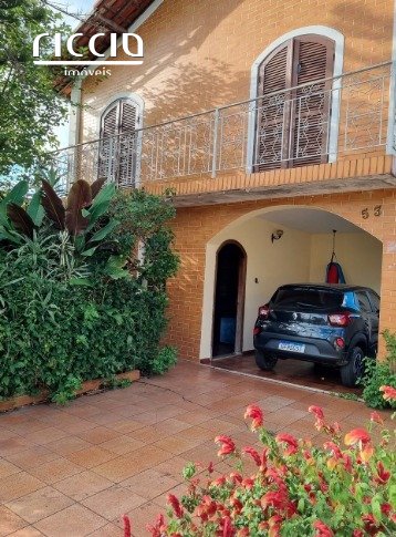 Casa térrea com edícula no Jardim Portugal.