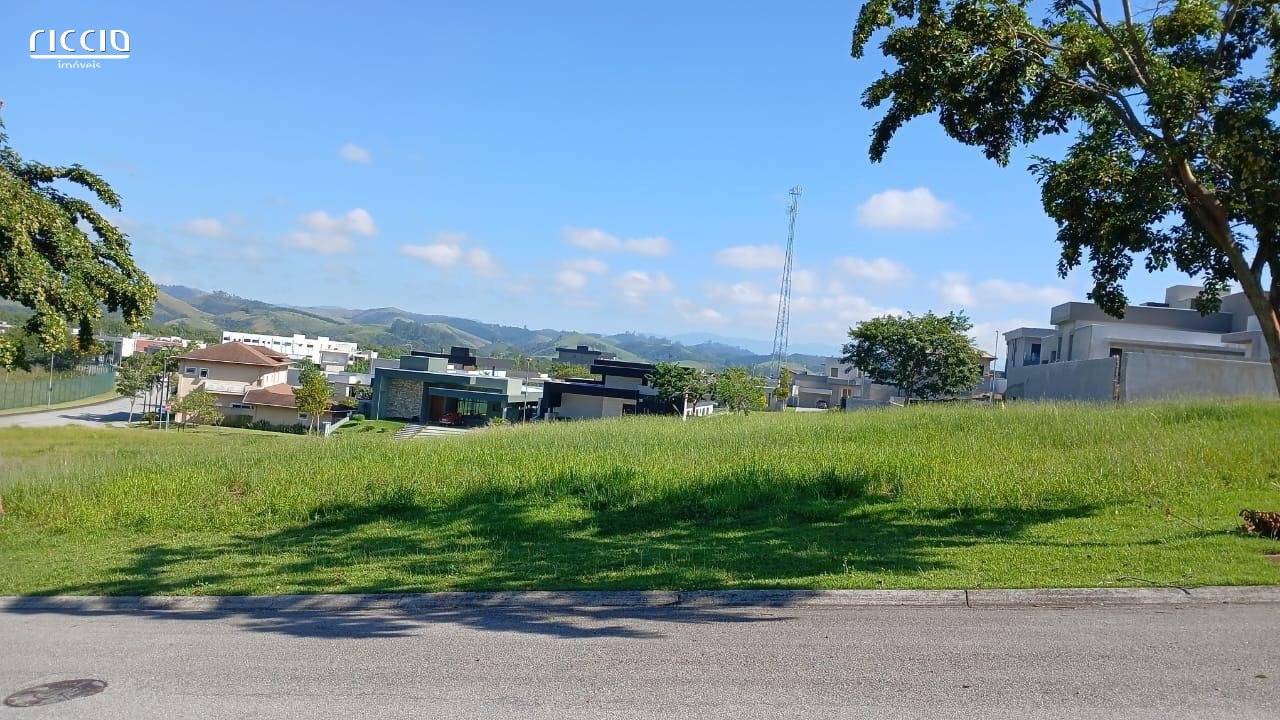 Terreno à Venda no Colinas do Paratehy Sul - SP Quadra C - 600 m² Meio de Quadra