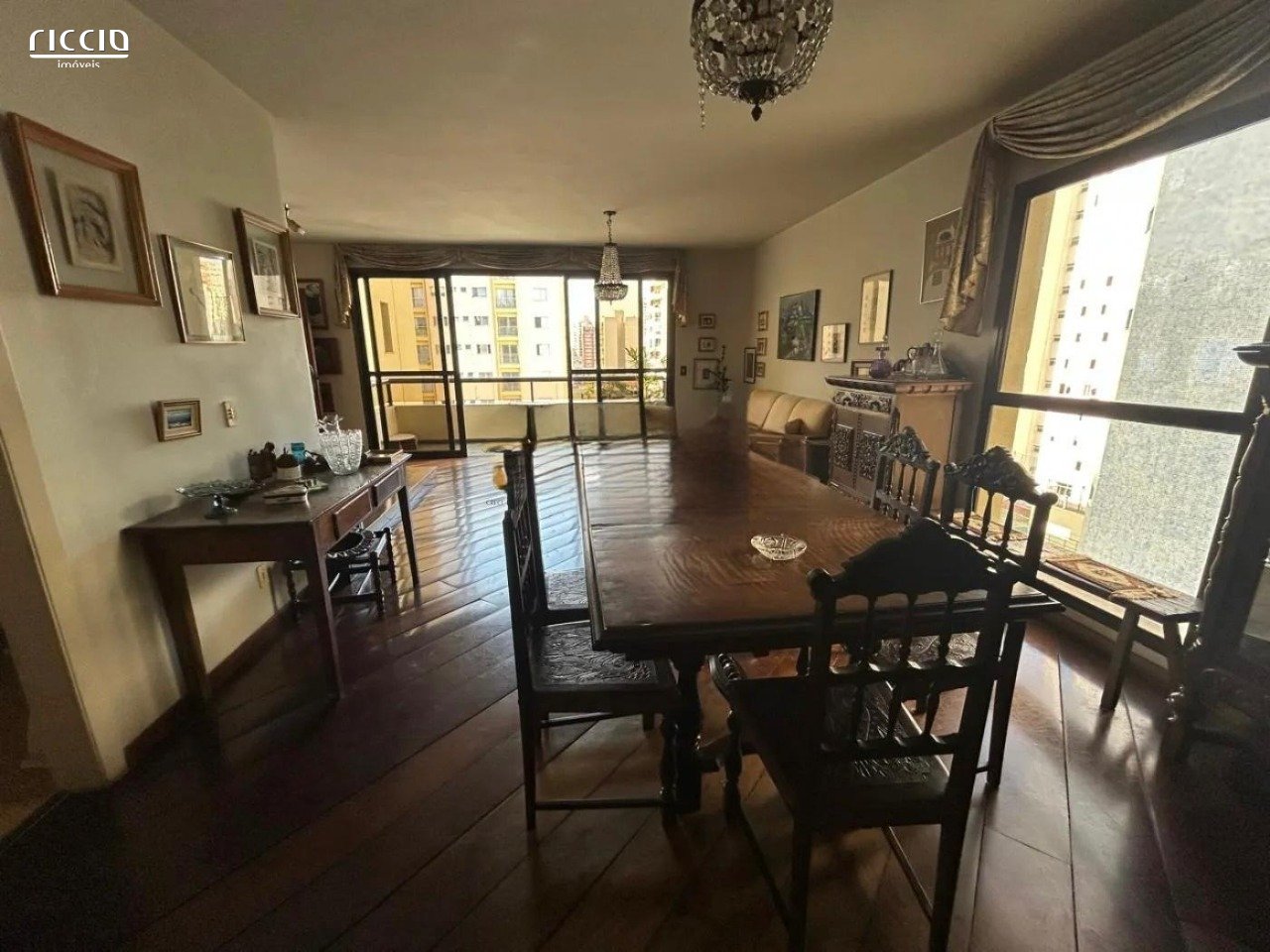 Apartamento à venda no Edifício Maison Cartie - Vila Adyana - 153m² - 3 Dormitórios - 2 Vagas