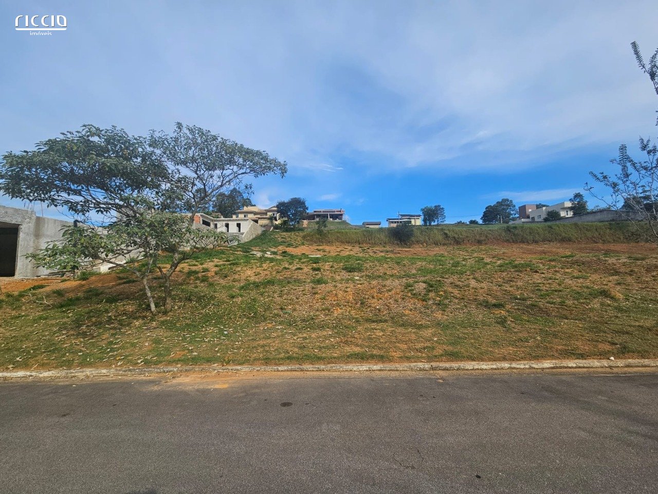 Terreno à venda na Reserva Fazenda São Francisco - Jambeiro - 1.000m², vista panorâmica e lazer completo