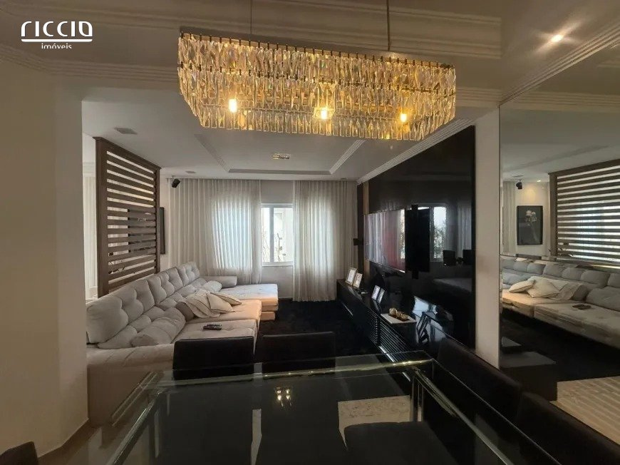 Casa em Condomínio à venda no Jardim das Colinas — ambiente interno