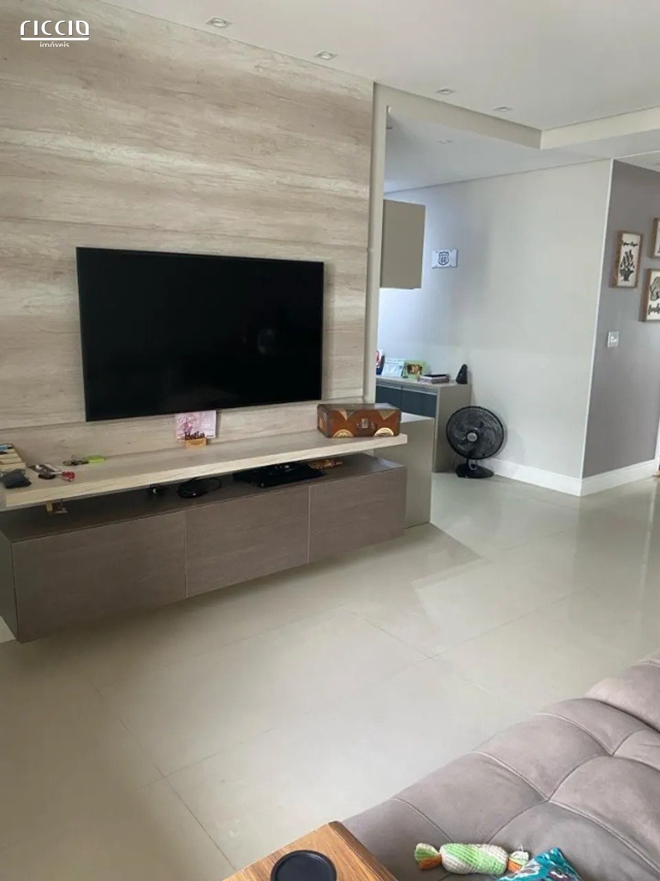 Casa em Condomínio à venda no Chácaras São José — ambiente interno