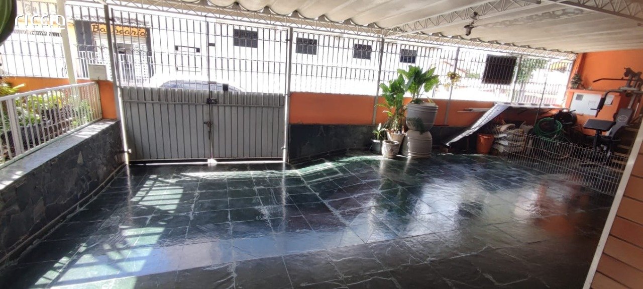 Casa à venda no Jardim Ismênia — ambiente interno
