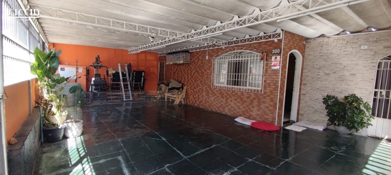Casa à Venda no Jardim Ismênia, São José dos Campos-SP - 3 Dormitórios (1 Suíte) + Edícula - 234m²