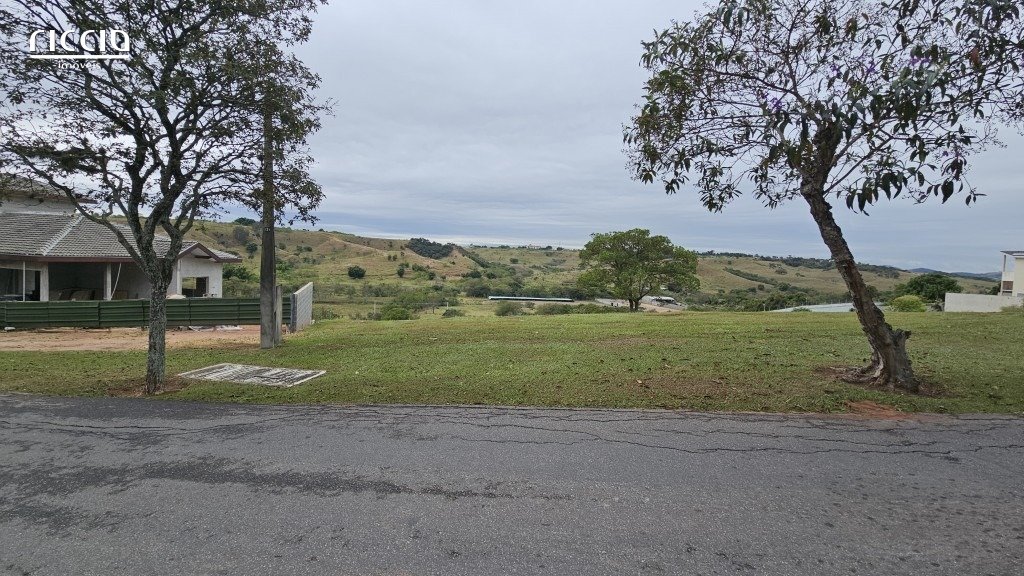 Terreno à venda em Jacareí no Cond. Mirante do Vale, Quadra B - 1º Fase - 1.007 m² em Declive