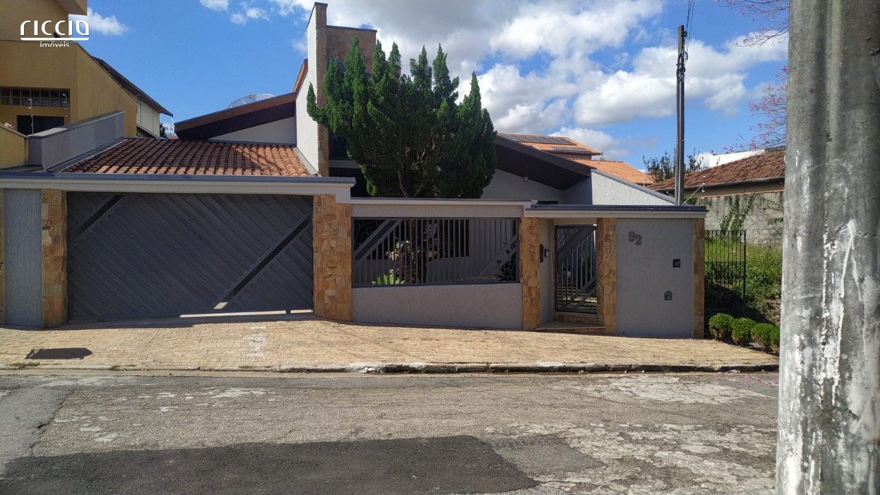 Casa térrea no bairro do Campos Elisios com 3 dormitórios sendo 1 suite