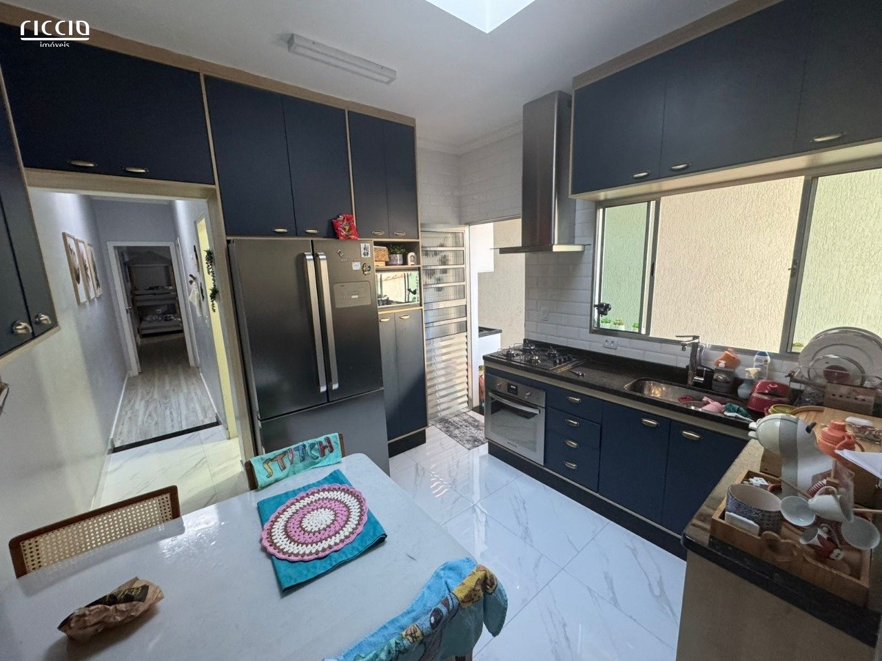 Casa a venda localizada no Jardim das Industrias com 3 dormitórios, sendo 1 suíte, 2 quartos com closet!