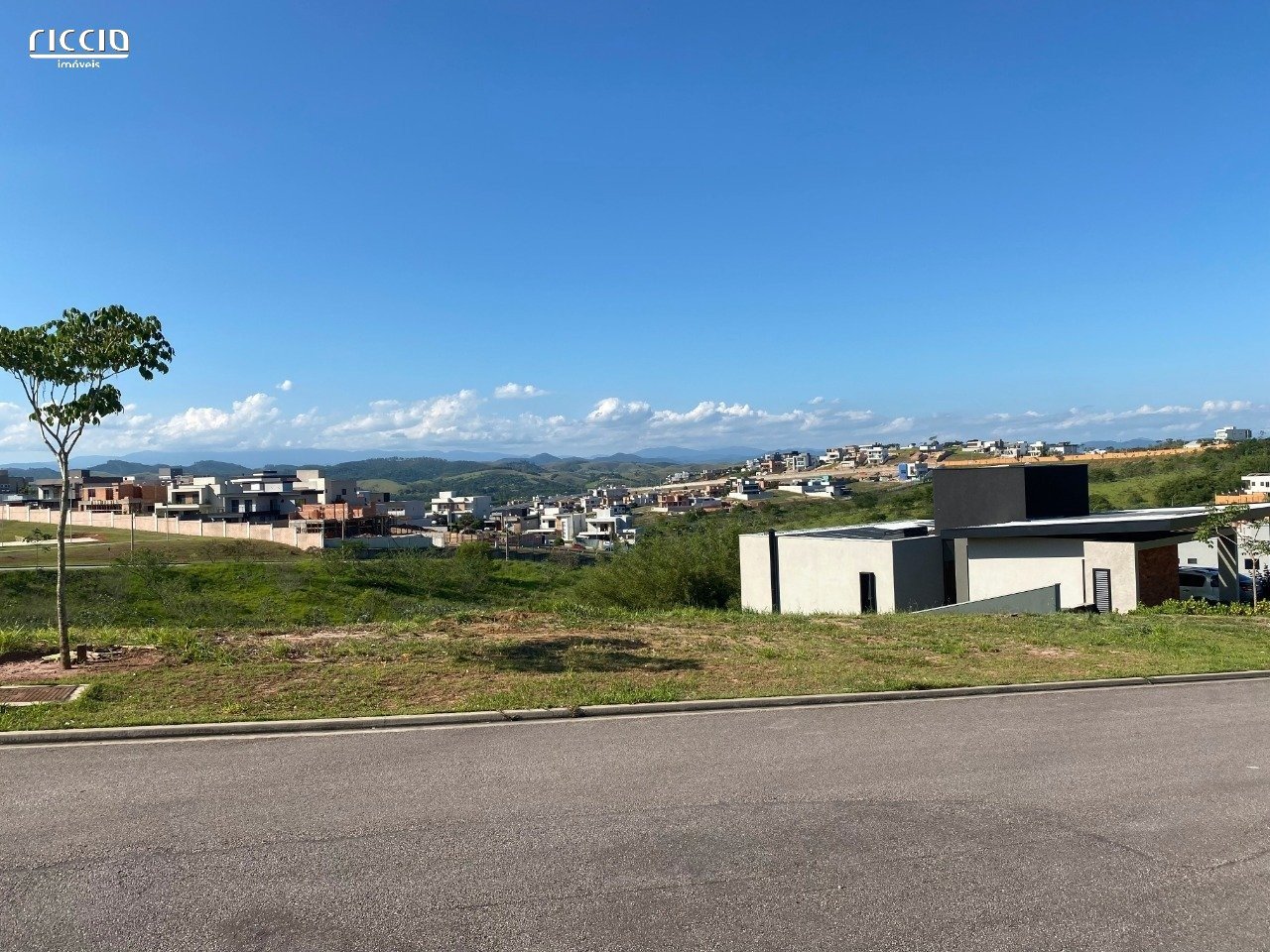 Terreno à venda no Alphaville I, 685 m² - Declive com fundo para área verde