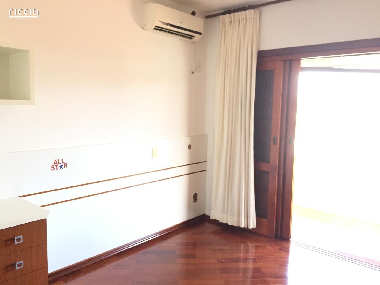 Casa em Condomínio à venda no Jardim das Colinas — imagem 28 de 33