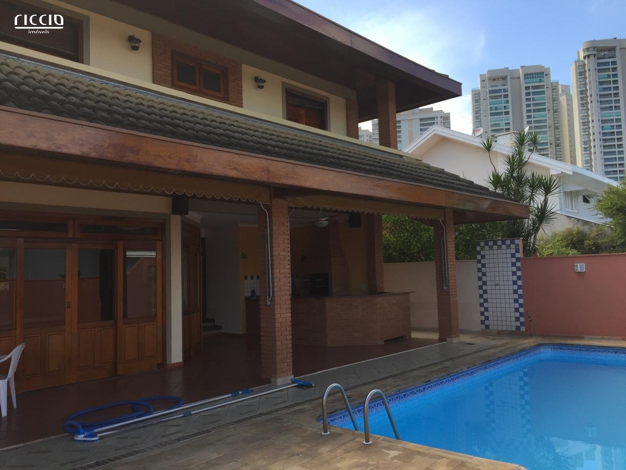 Casa em Condomínio à venda no Jardim das Colinas — ambiente interno