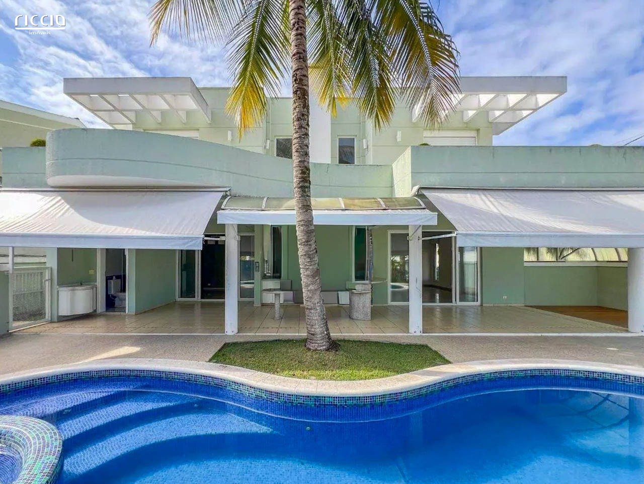 Casa em Condomínio à venda no Jardim das Colinas — ambiente interno