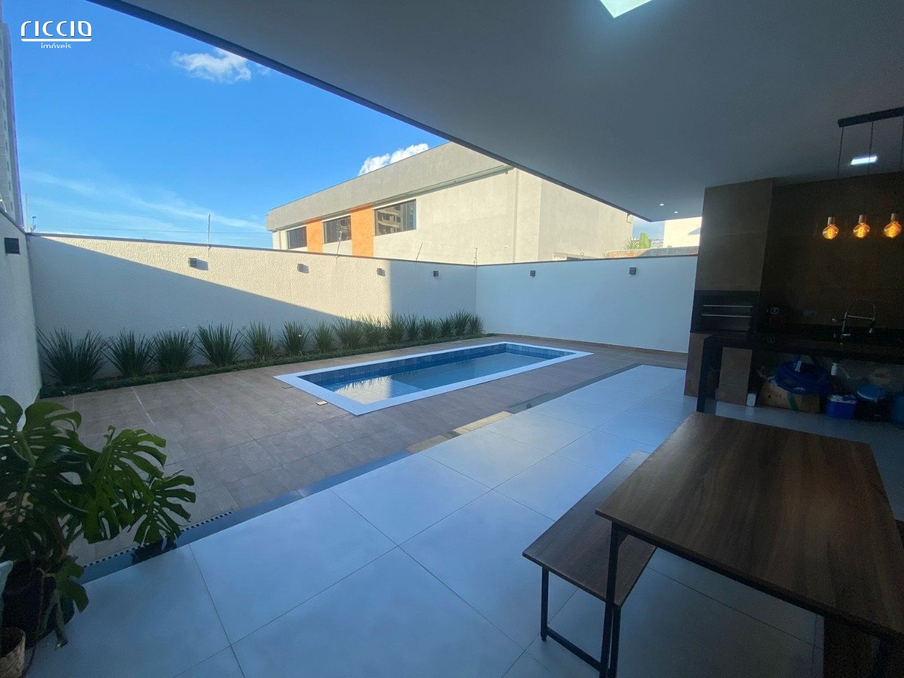 Casa a venda no Condominio Floradas do Paratey - Urbanova com 4 suítes
