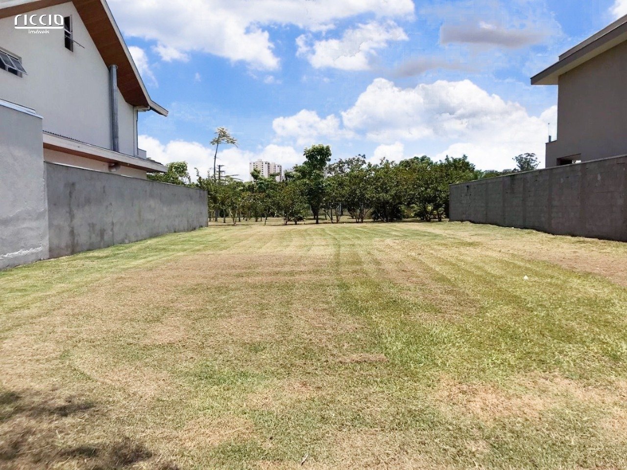 Terreno com 450m² á venda no Jardim do Golfe 3 em São José dos Campos