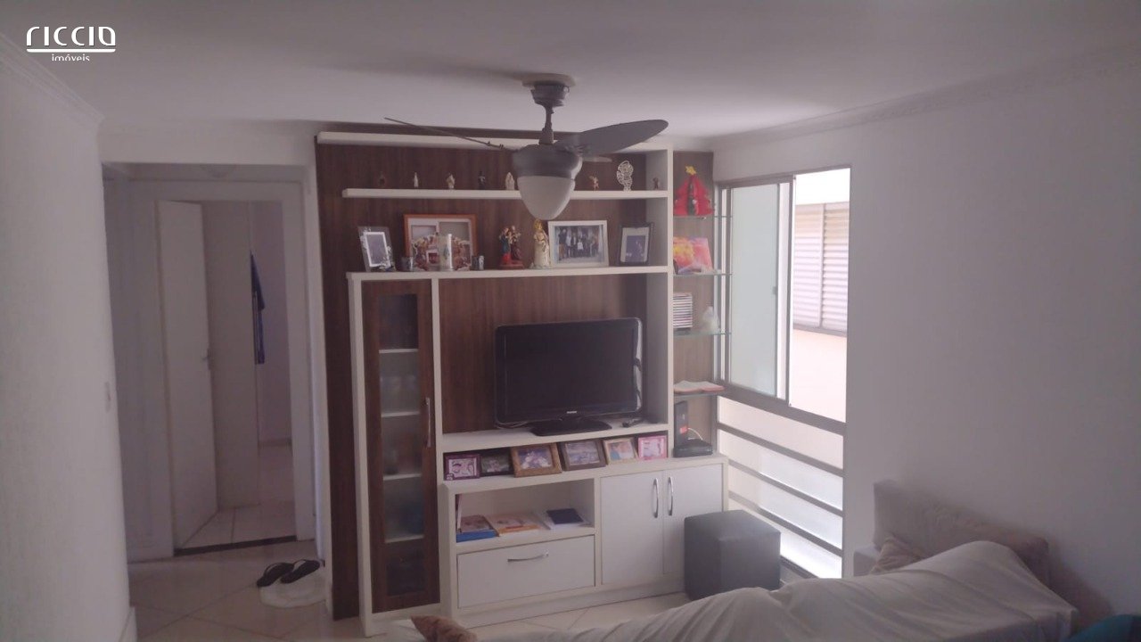 Apartamento no Edifício Esther - Floradas de São José com 3 Quartos, 65m²