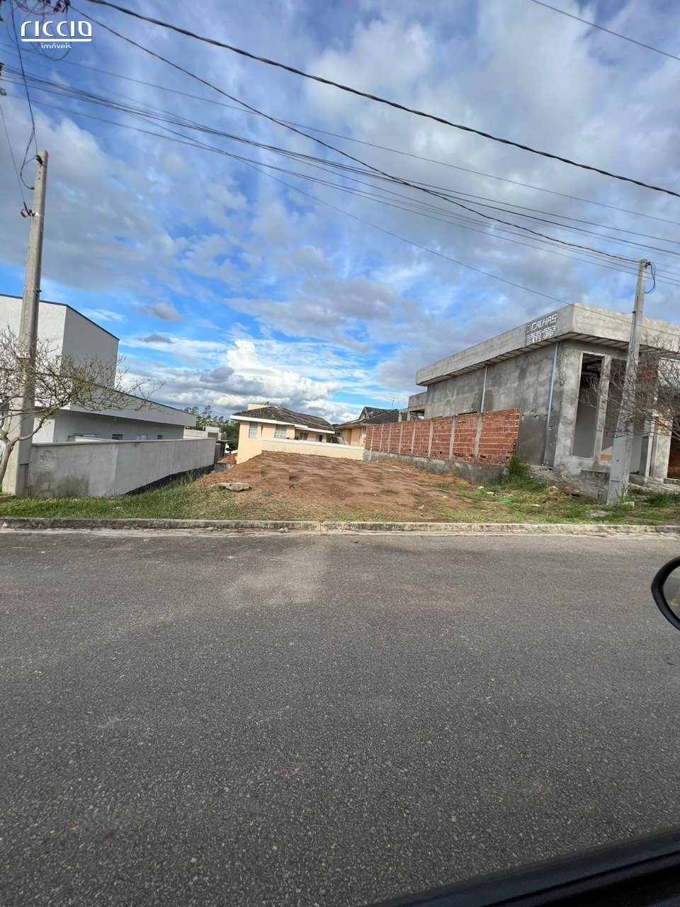 Terreno à Venda de 300m² no Condomínio Terras do Vale - Caçapava/SP