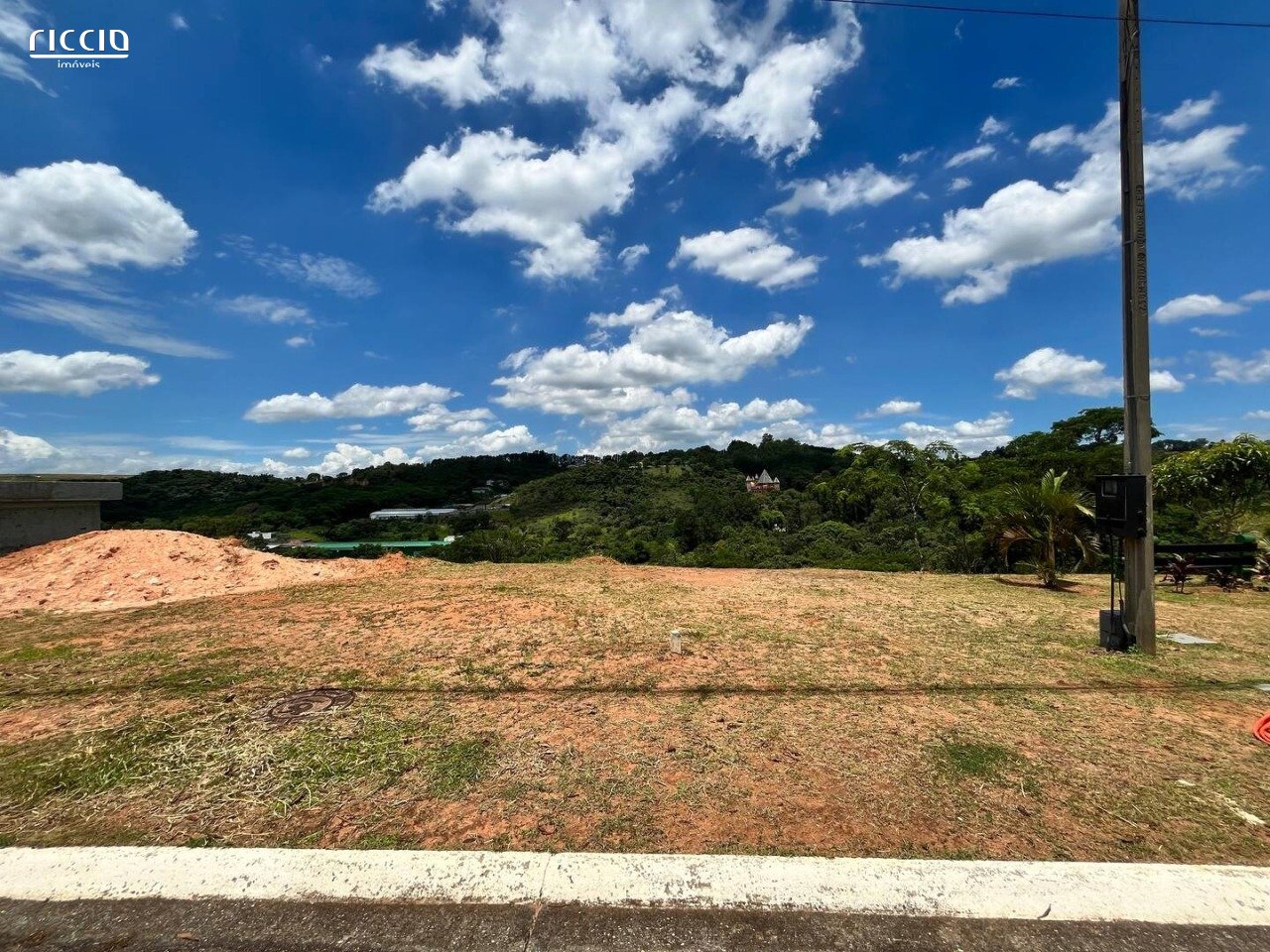 Terreno de 785 m² - Condomínio Residencial Altos da Quinta - Zona Sul