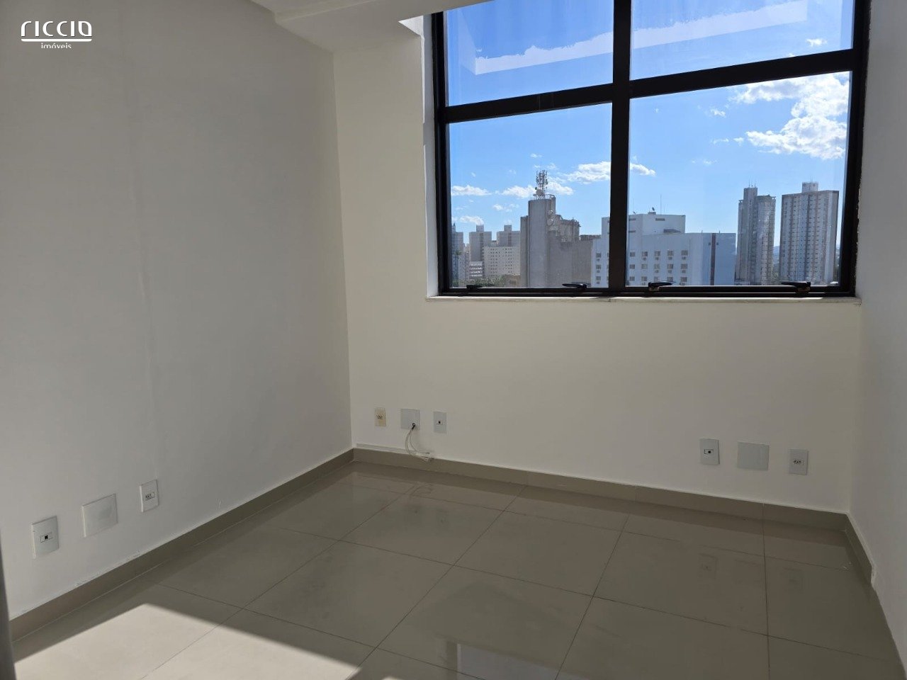 Sala / Conjunto à venda no Centro — imagem 4 de 9