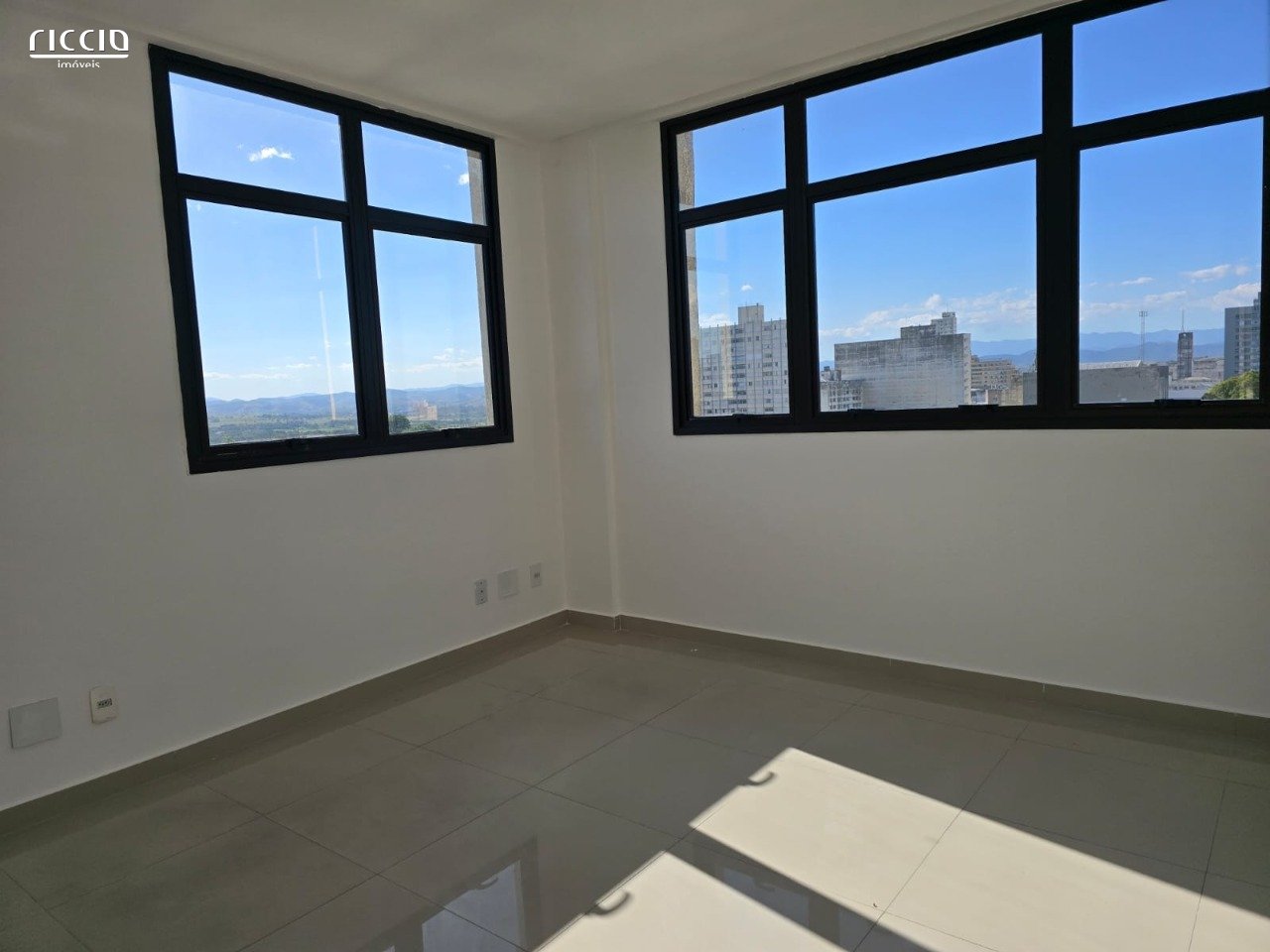 Sala / Conjunto à venda no Centro — ambiente interno